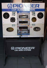 Prsentoir Pioneer auto radios